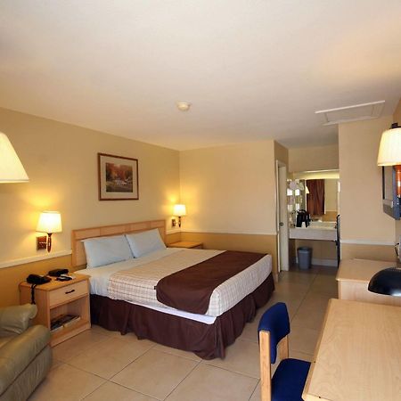 Edinburg Executive Inn Екстериор снимка
