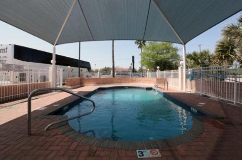 Edinburg Executive Inn Екстериор снимка
