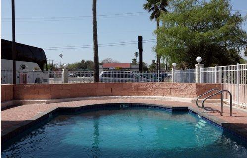 Edinburg Executive Inn Екстериор снимка