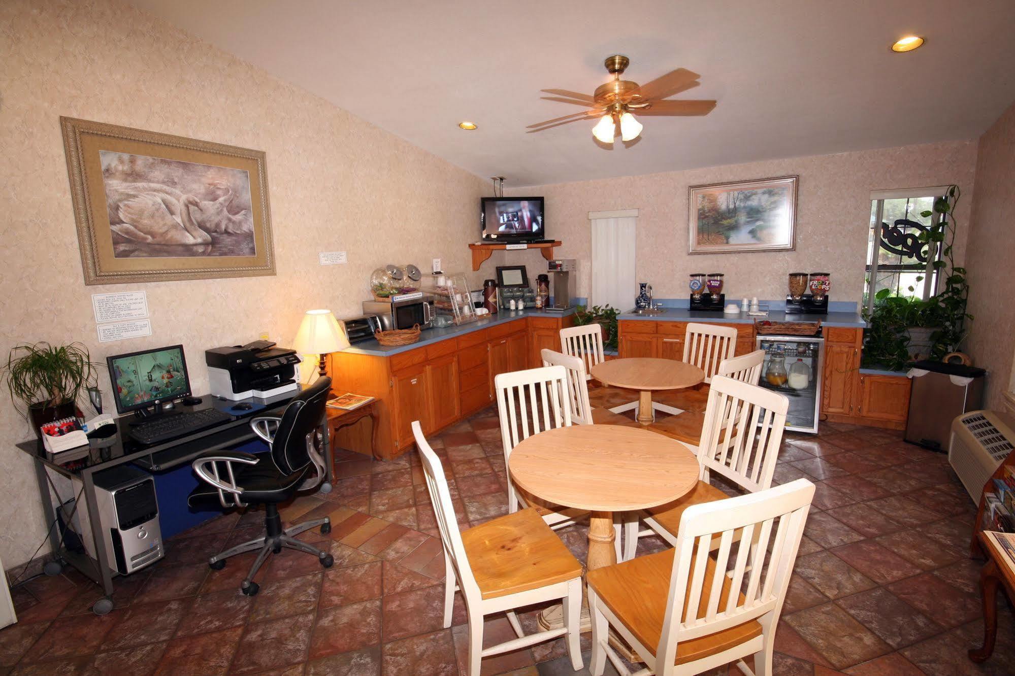 Edinburg Executive Inn Екстериор снимка